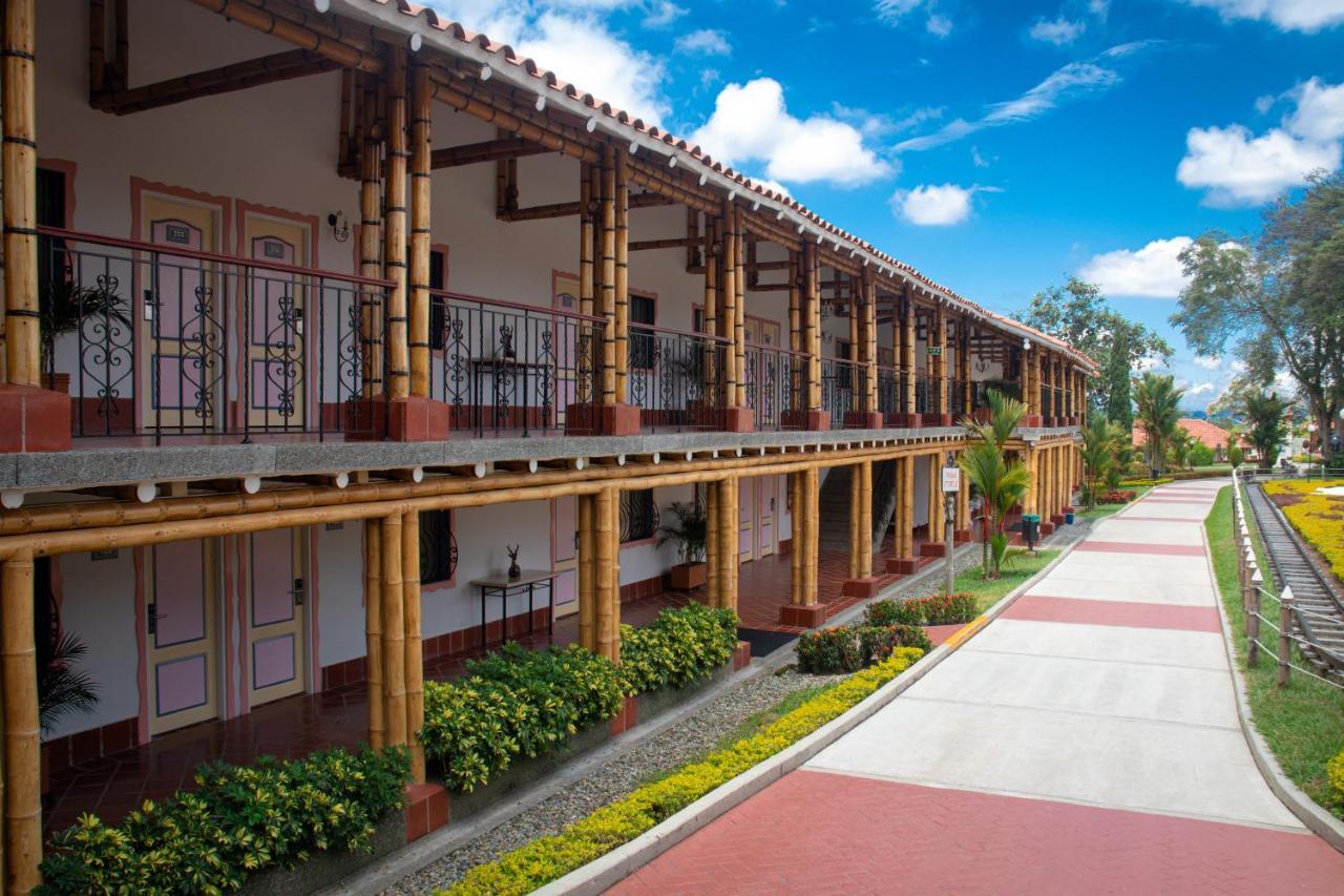 Hotel Campestre Las Camelias Pueblo Tapao Esterno foto